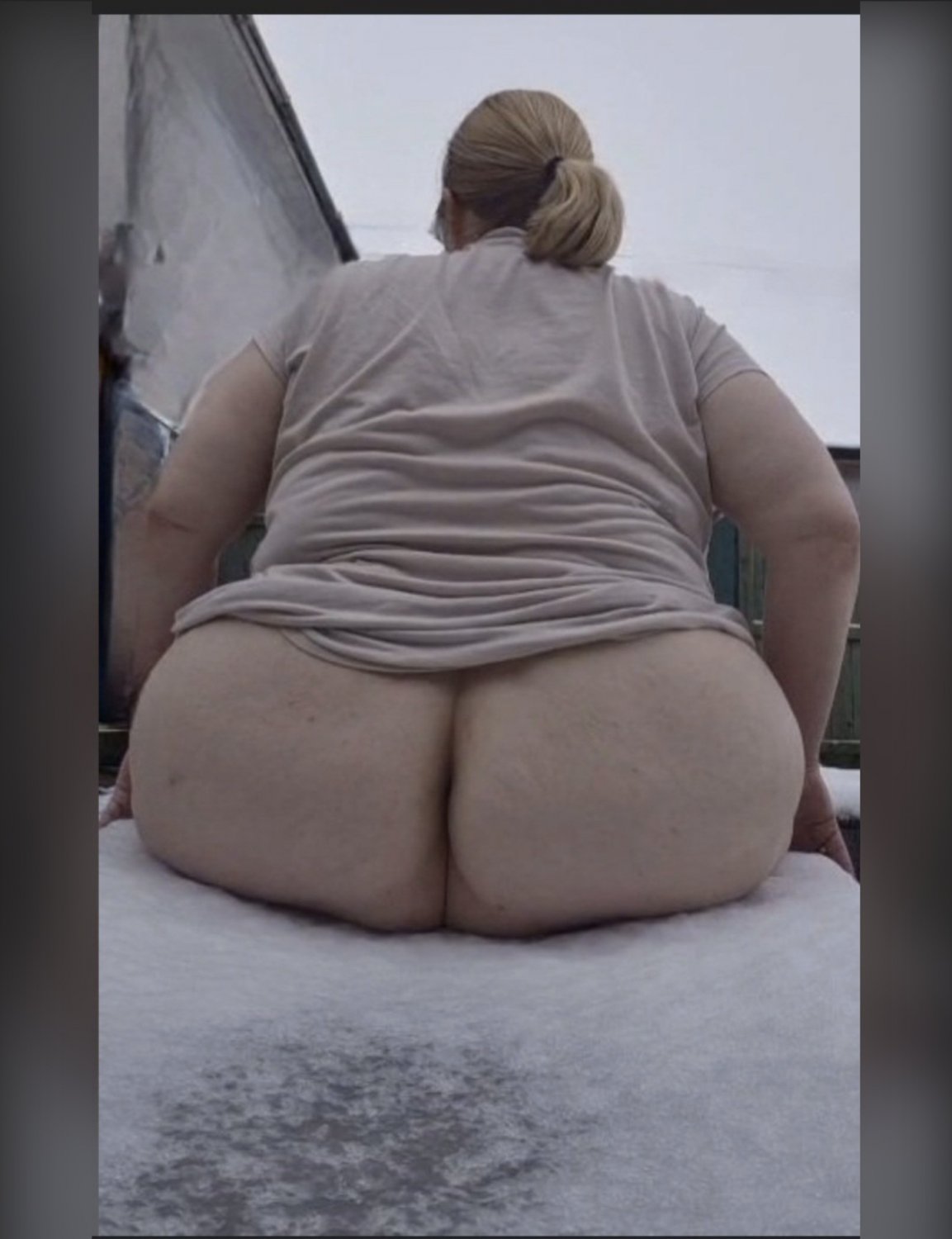 Fun in the snow with my big arse #hDtH9C6P